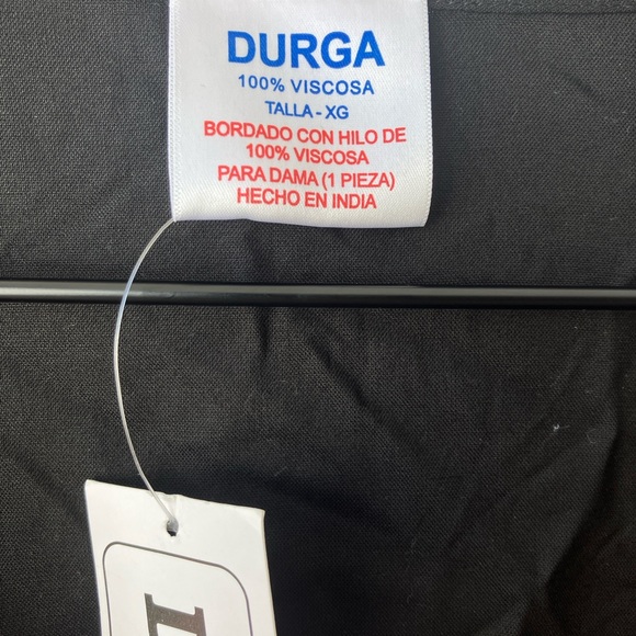 NWT Embroidered Blouse - Picture 5 of 9